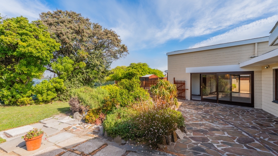 5 Bedroom Property for Sale in Zeekoevlei Western Cape
